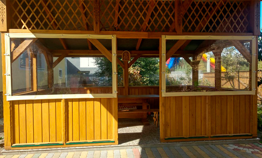 ПВХ штори для альтанки захищають від вітру, дощу та снігу